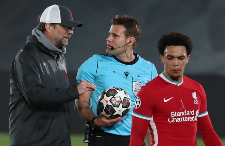 申花出征亚冠：六外援携手出战广岛，斯卢茨基誓言全力以赴（申花远征亚冠：六外援齐上阵对垒广岛，斯卢茨基承诺全力以赴）