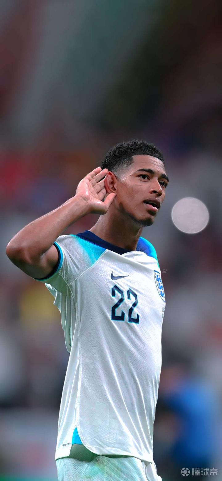 半场战报：美因茨0-1佛罗伦萨，佐姆破门