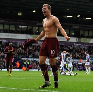 孔帕尼谈乌尔比希：他从诺伊尔身上学到了很多，正在稳步成长（孔帕尼：乌尔比希从诺伊尔身上获益良多，正稳步提升）