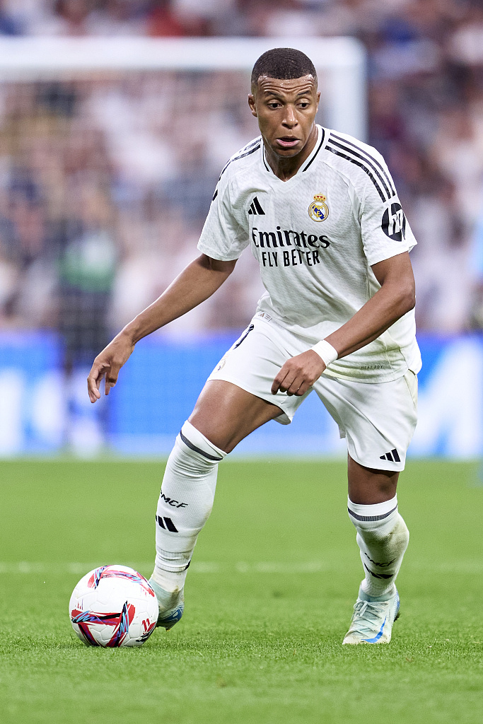 记者：皇马将不会与阿拉巴续约，明夏他将自由身离队（媒体：皇马无意续约阿拉巴，明夏他将以自由身离队）