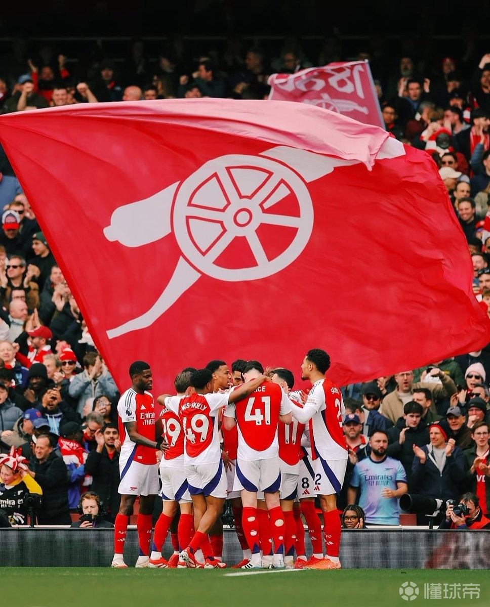 球员赛后把球衣送给癌症小球迷