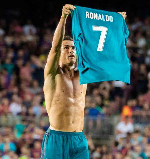 枪手是夺冠热门？萨卡：不能被人们的言论左右，我只专注当下（阿森纳被看好夺冠？萨卡：不受舆论左右，只专注眼前）