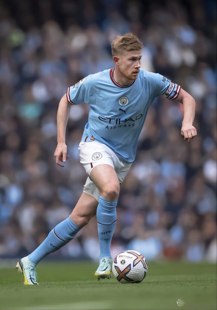 中超俱乐部欠薪问题严峻，准入审核难度大，职业化进程仍不完善。（中超俱乐部欠薪矛盾突出，准入审核挑战加剧，职业化体系尚不健全）