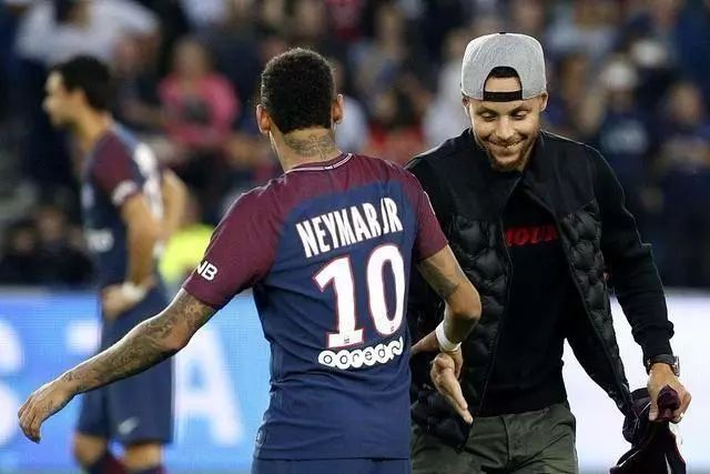 中国足协新规影响中超亚冠竞争，女足面临资金压力，外援政策收紧，挑战加剧。